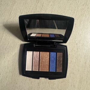 Luxurious Eyeshadow Palette with Mirror